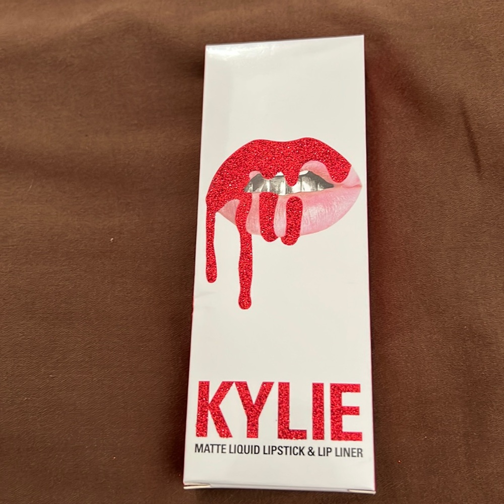 Kylie cosmetics matte liquid lipstick and lip liner